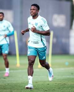Luis Sinisterra em treino do Cruzeiro na Toca da Raposa II
