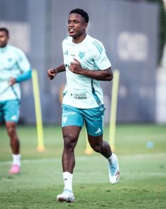 Luis Sinisterra em treino do Cruzeiro na Toca da Raposa II