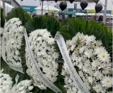 Produtores colocaram balões pretos e coroas fúnebres para receber os ministros