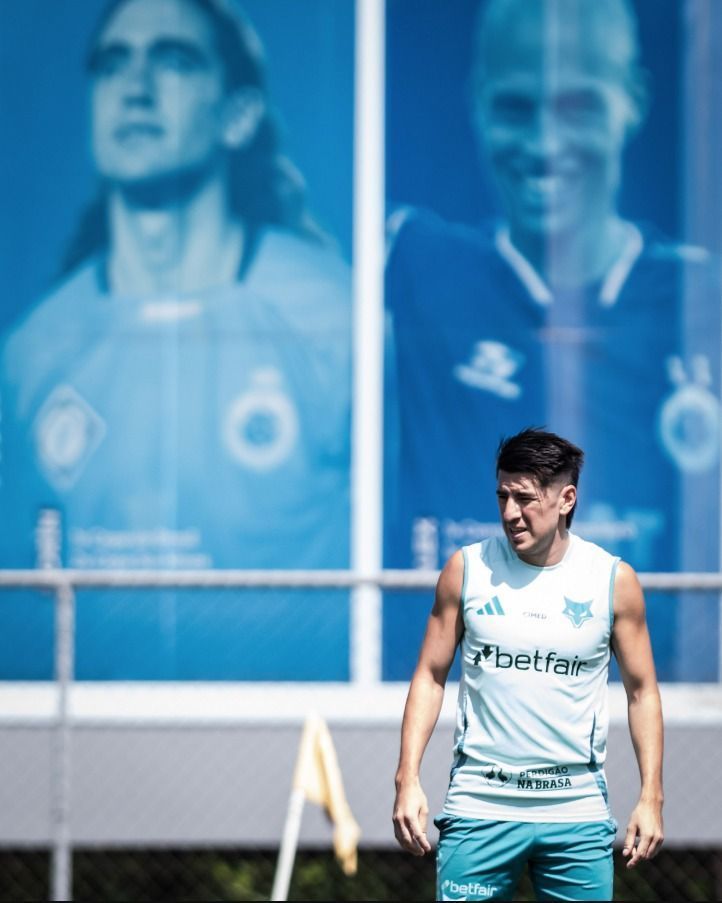 Ídolo do Cruzeiro demonstra euforia antes de clássico decisivo contra o Atlético