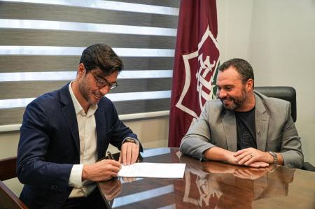 Mário Bittencourt, presidente do Fluminense, ao lado de Carlos de Barros