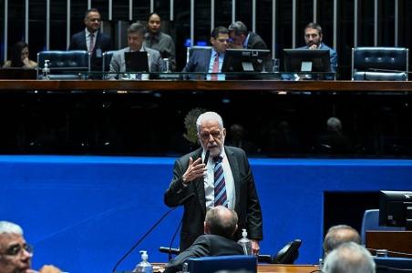 Jaques Wagner, que é o líder do governo no Senado, foi o relator da matéria