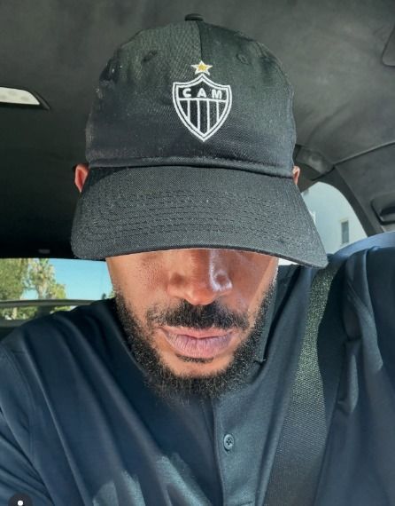 Ator de Hollywood publica foto com boné do Atlético e se declara