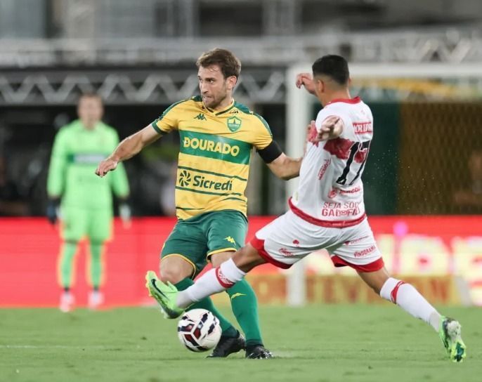 Cuiabá vence o CRB e diminui distância para o G4 da Série B