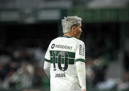Josué sentiu a coxa esquerda no último compromisso do Coritiba