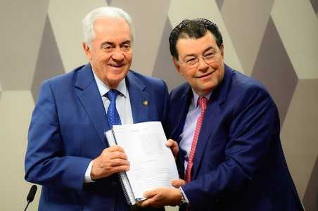 Braga e Otto posam com o relatório: senadores podem dar sugestões até a próxima terça (16)