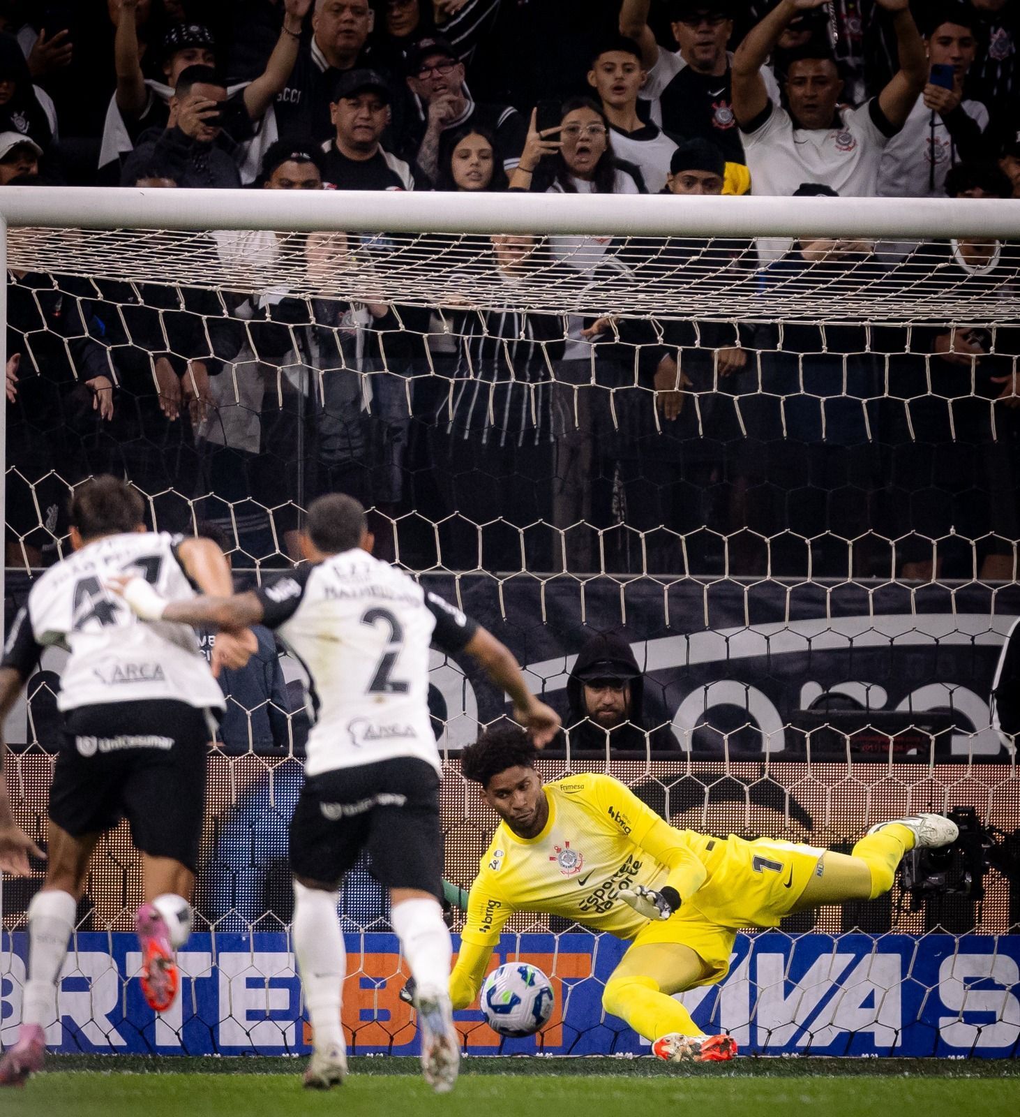 Hugo Souza ultrapassa Dida em pênaltis defendidos pelo Corinthians; veja ranking