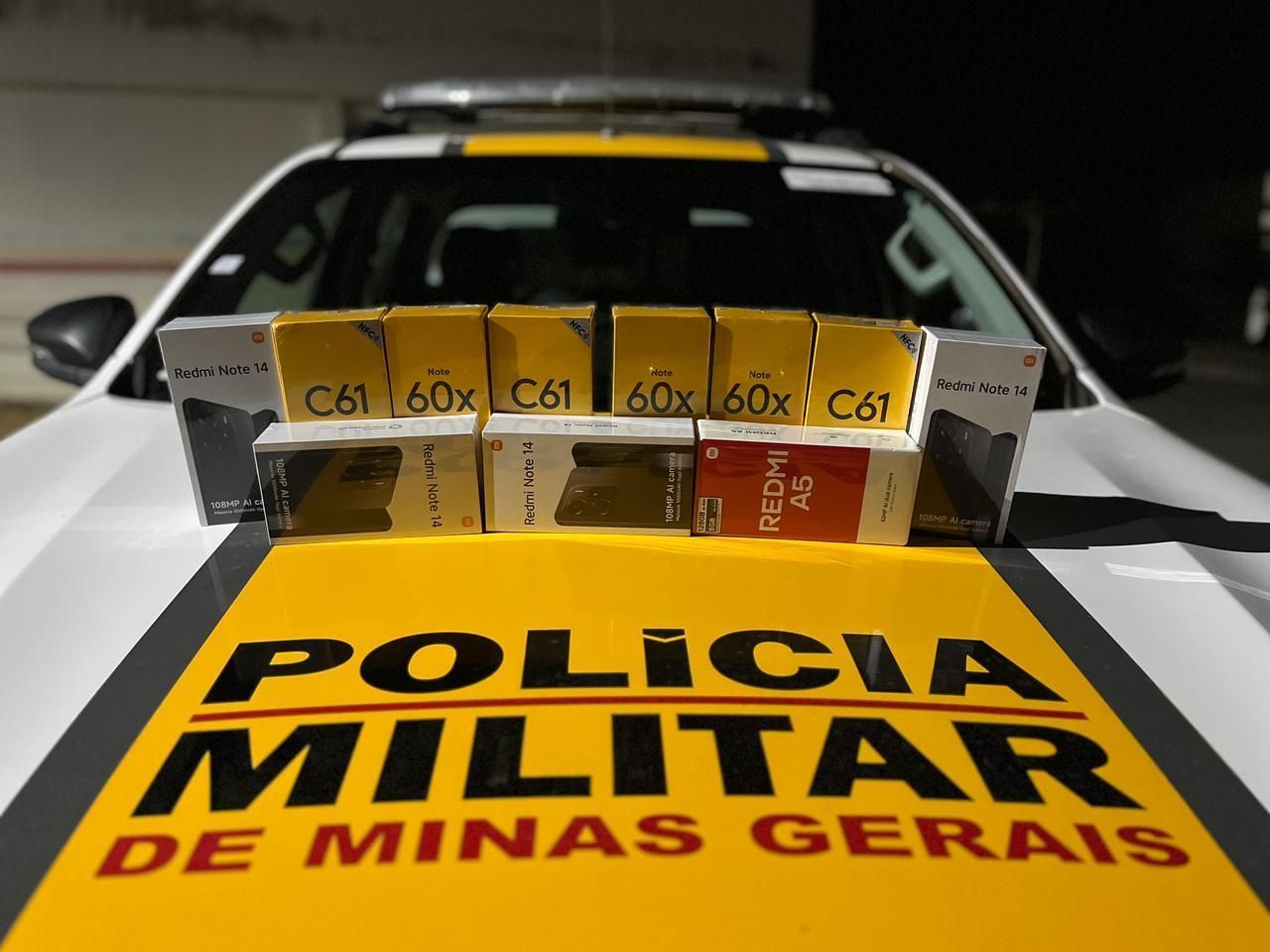 Polícia Militar apreende celulares sem nota fiscal em ônibus na MGC-135, em Montes Claros