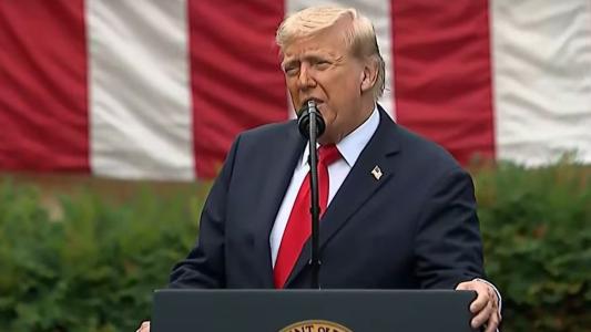 Em frente ao Pentágono, em Washington (EUA), Trump faz discurso pelos 24 anos do atentado de 11 de setembro