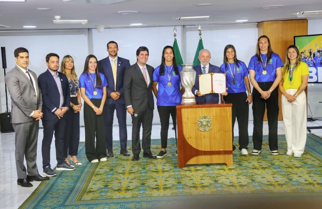 Presidente Lula faz homenagem à Seleção Brasileira Feminina por título continental