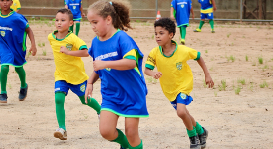 Seleções do Futuro tem 645 vagas abertas em escolinhas de futebol