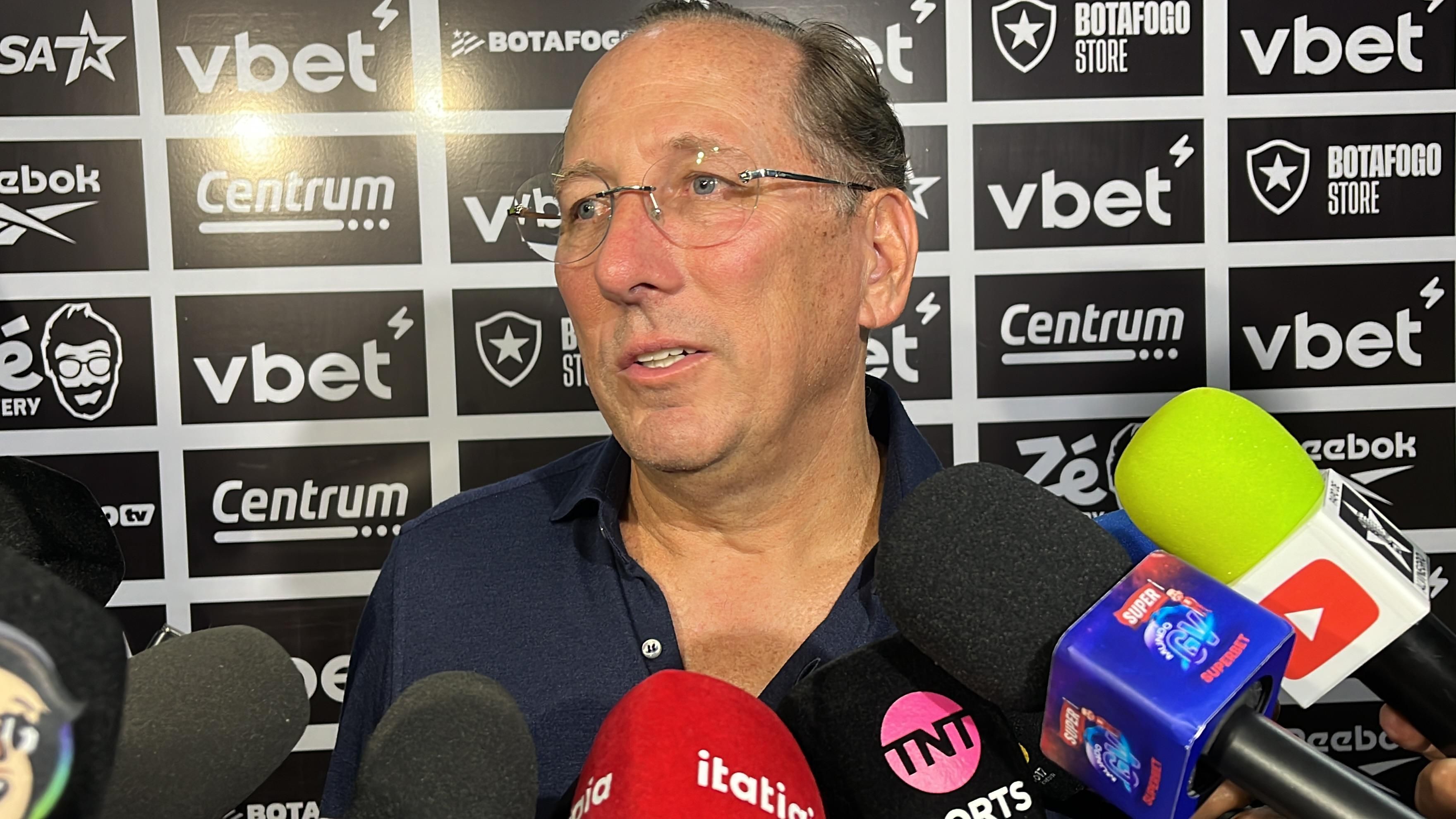Textor avalia distância para o Flamengo e não desiste do Brasileirão: 'Vamos lutar'