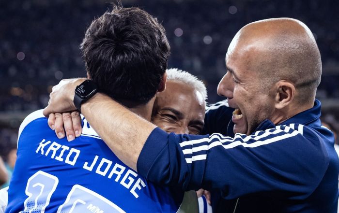 Kaio Jorge, Matheus Pereira e Leonardo Jardim comemoram vitória do Cruzeiro 