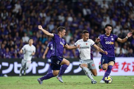 Rafael Elias, ex-Atlético e Cruzeiro, em ação pelo Kyoto Sanga, do Japão