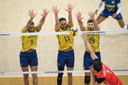 Brasil vence China na estreia do Mundial Masculino
