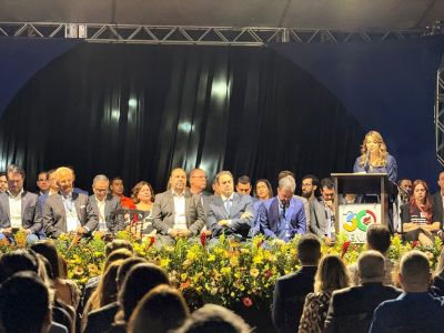 Na abertura oficial, a presidente da entidade, Gislayne Lopes Pinheiro, afirmou que “a Fenics é a maior feira de negócios do interior de Minas e traz consigo todas as oportunidades de movimentação da economia local e regional”.