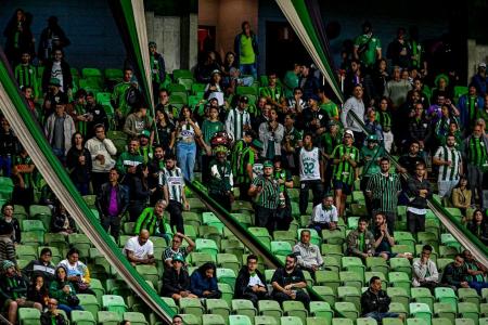 Torcedores do América no Independência, em Belo Horizonte