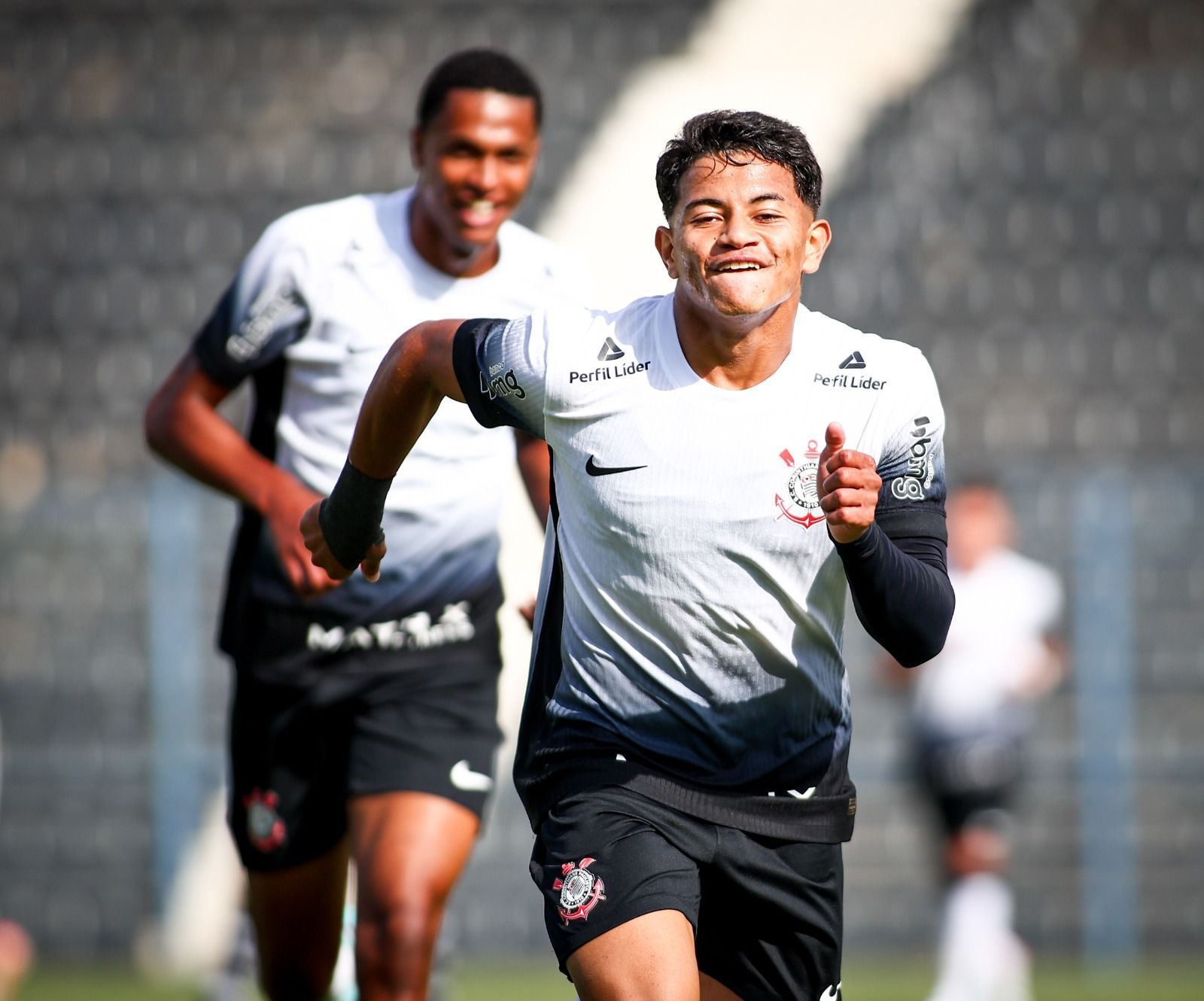 Corinthians planeja renovar contrato de promessa da base; veja detalhes