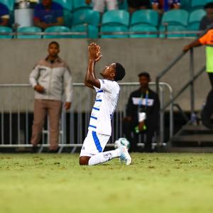 Luis Sinisterra celebra gol pelo Cruzeiro contra o Bahia