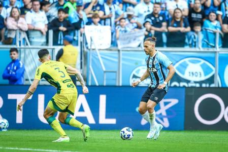 Martin Braithwaite durante partida entre Grêmio e Mirassol, pela Série A do Campeonato Brasileiro