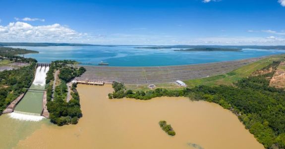 A Usina de Três Marias, no rio São Francisco, entrou em operação em 1962, possui seis unidades geradoras e um reservatório de mais de mil km².