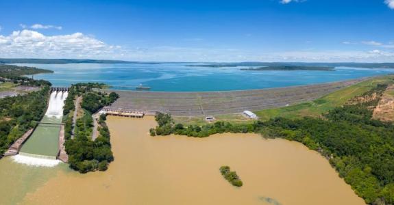 A Usina de Três Marias, no rio São Francisco, entrou em operação em 1962, possui seis unidades geradoras e um reservatório de mais de mil km².