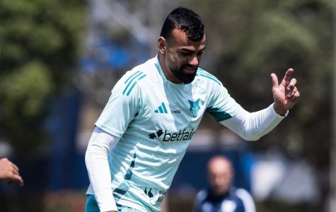 Fabrício Bruno, zagueiro do Cruzeiro, durante treino na Toca da Raposa II