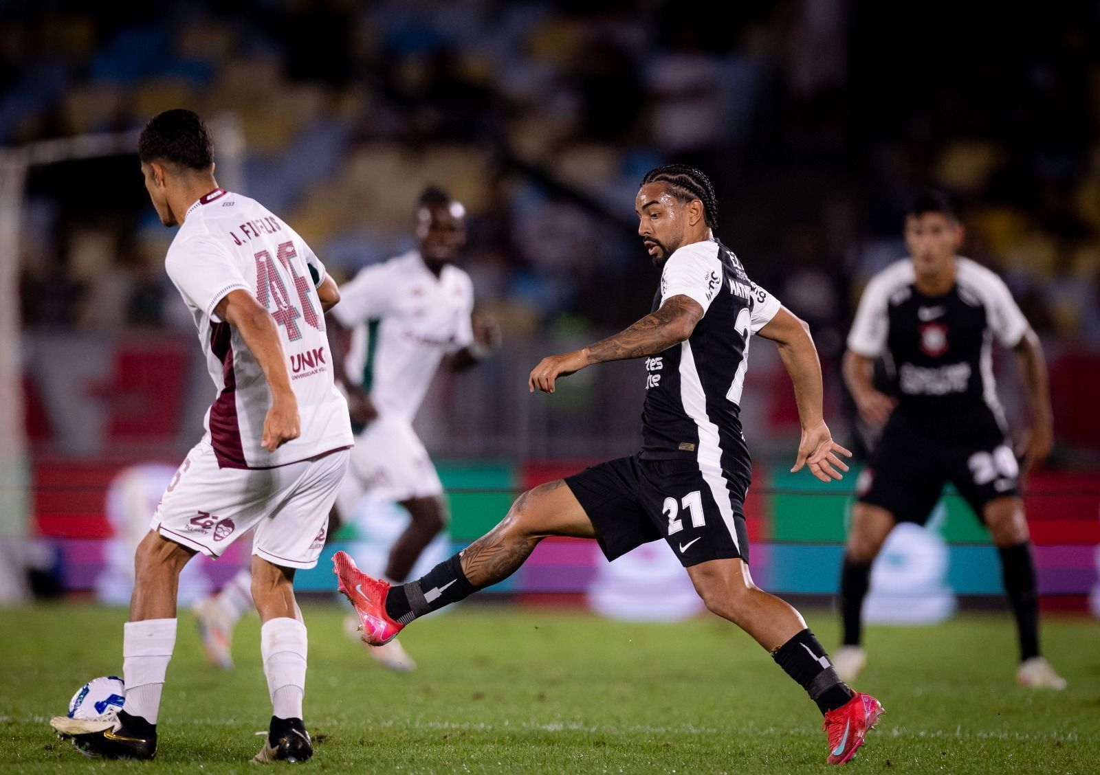 Em meio à evolução no Brasileiro, Corinthians cresce como visitante; veja