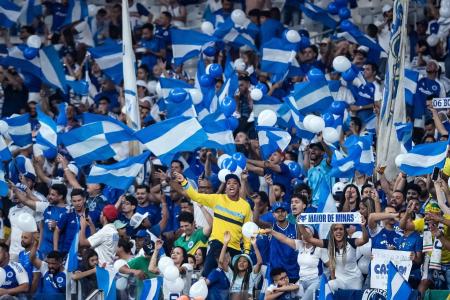 Torcedores do Cruzeiro durante jogo no Mineirão