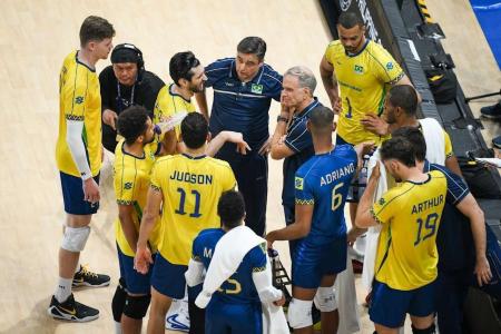 Jogadores da Seleção Brasileira durante partida com a China pelo Mundial Masculino de Vôlei