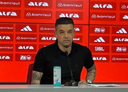 D'Alessandro na sala de imprensa do CT Parque Gigante, em Porto Alegre