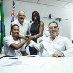 Santos renova contrato de promessa da zaga; veja detalhes