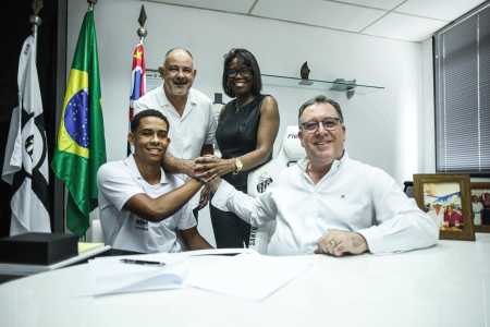 João Alencar renovou seu contrato com o Santos