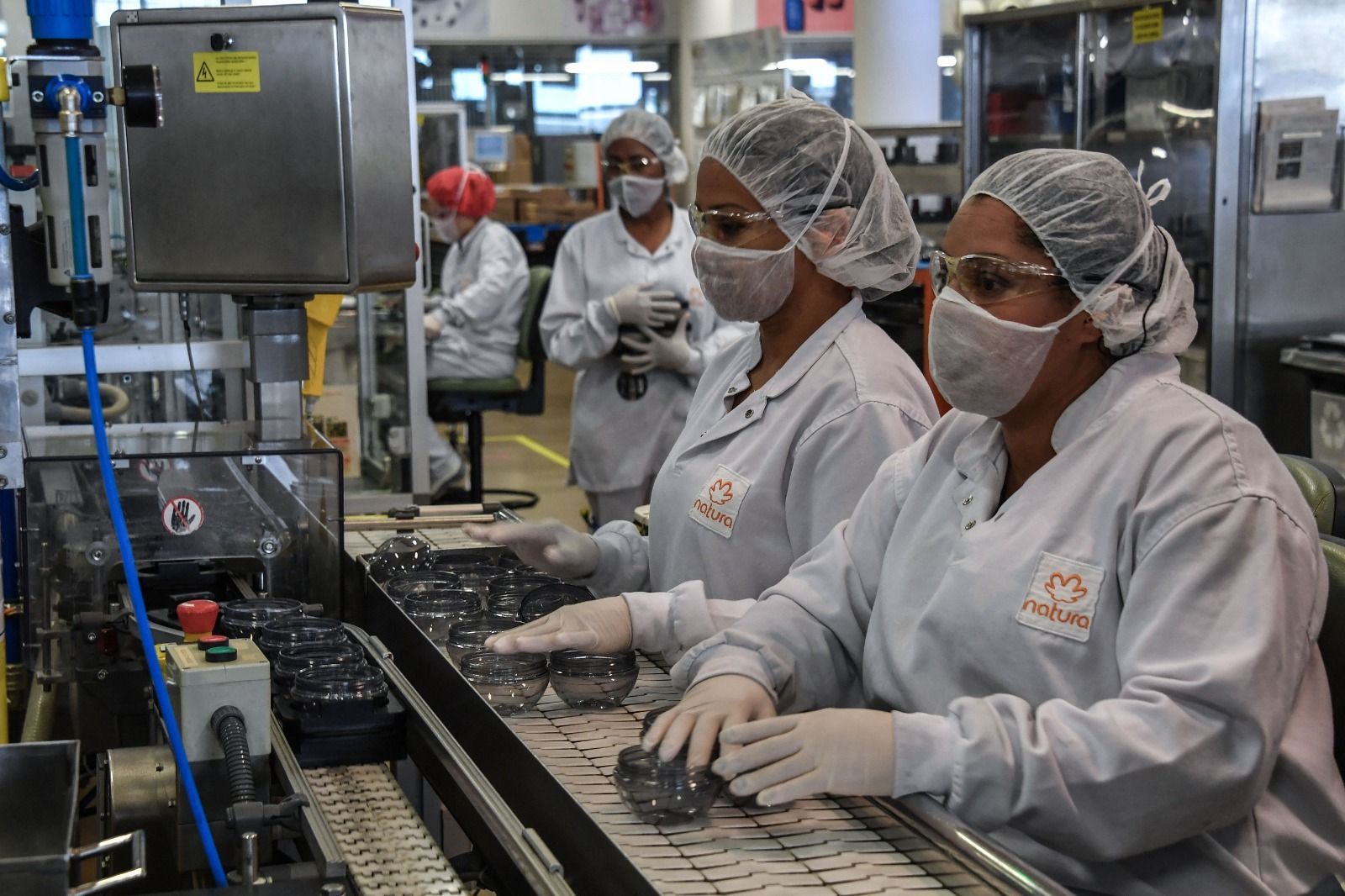 Natura vende operação internacional da Avon por uma libra; entenda