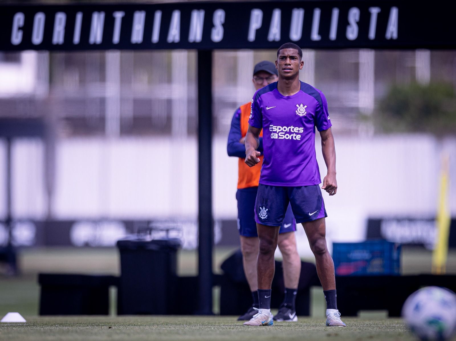 Comissão do Corinthians faz trabalho especial com recém-promovido da base