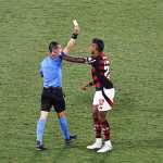 Flamengo: Bruno Henrique denuncia 'orientação' de árbitro a banco do Estudiantes
