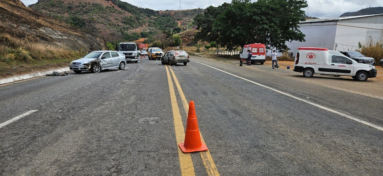 Acidente de trânsito deixa dois feridos na BR 458 no Vale Verde, em Ipaba