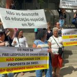 Manifestação em BH reúne pais e responsáveis contra mudanças em 4 escolas municipais