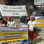 Manifestação em BH reúne pais e responsáveis contra mudanças em 4 escolas municipais