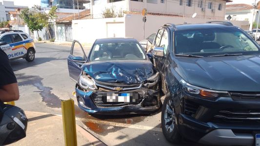 O trânsito no local ficou parcialmente interditado durante o atendimento.