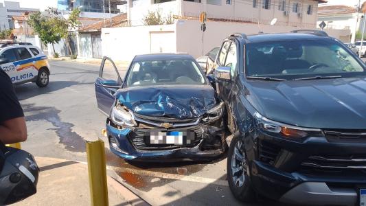 O trânsito no local ficou parcialmente interditado durante o atendimento.