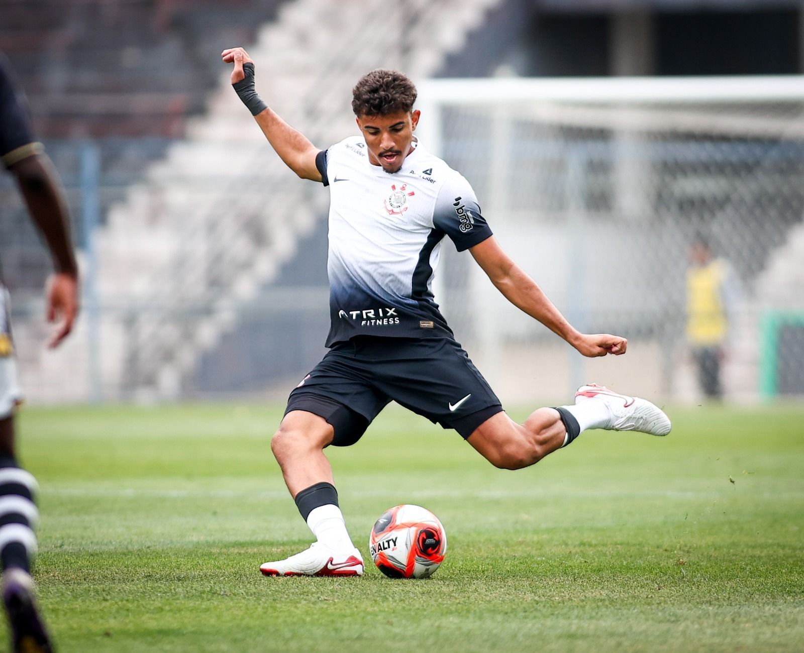 Em clássico disputado, Corinthians e Santos empatam pelo Paulista Sub-20