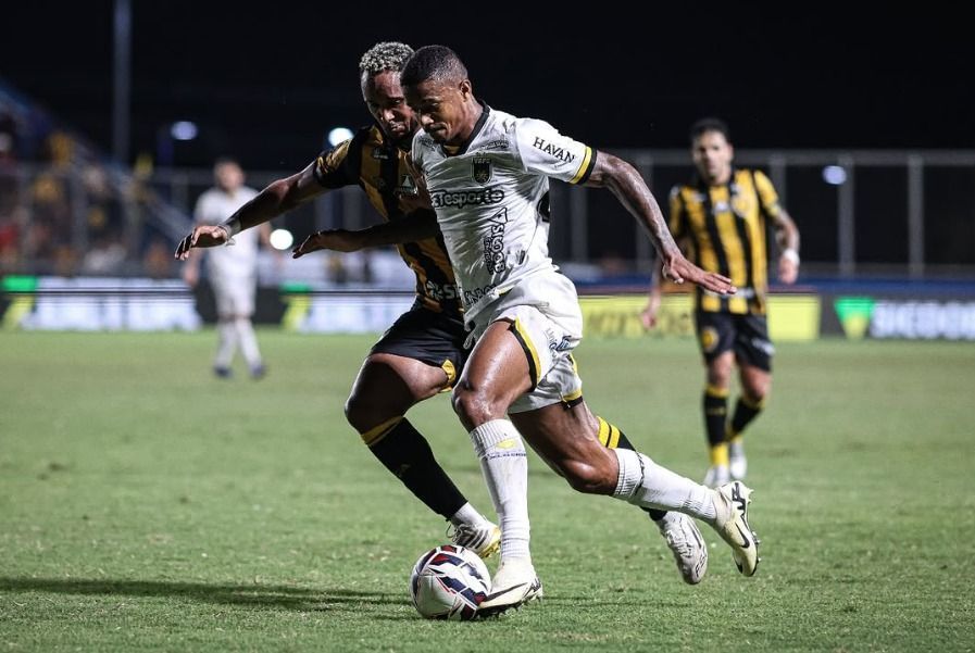 Em duelo de desesperados, Amazonas bate Volta Redonda e pressiona América na Série B