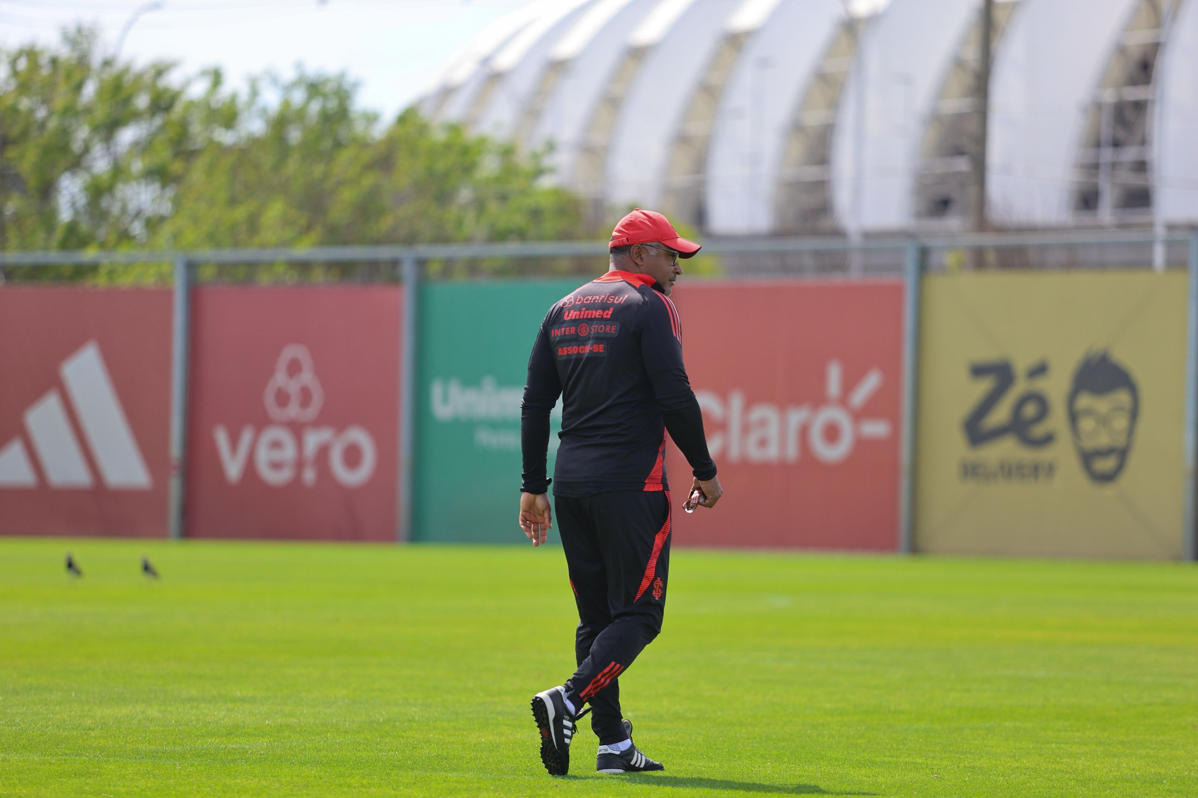 Alan Rodríguez e Thiago Maia relacionados para o GreNal? Veja lista do Inter