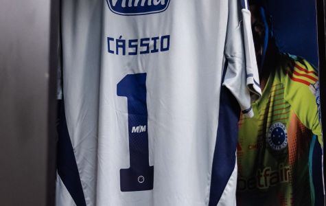 Cruzeiro utilizou o novo uniforme de goleiros em jogo contra o RB Bragantino