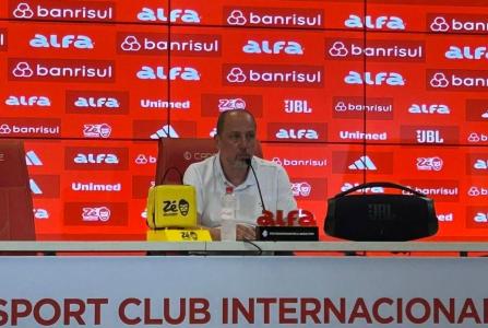Alessandro Barcellos na sala de imprensa do Beira-Rio, em Porto Alegre, após a derrota do Inter para o Grêmio