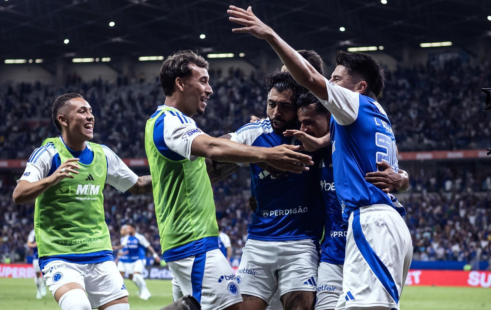 Cruzeiro mostra 'nova versão' e garante sequência positiva com gols no segundo tempo