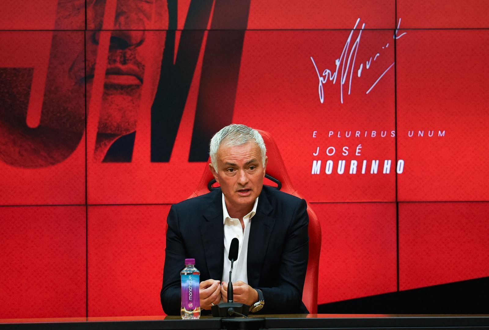 No Benfica, Mourinho rasga elogios a ex-Atlético: 'Verdadeiro capitão'