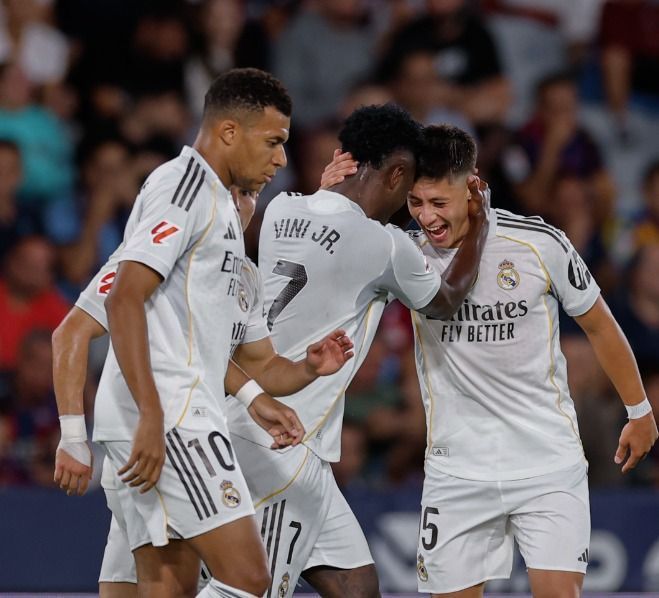 Vinícius Jr faz golaço pelo Real Madrid e 'agita' internet; veja reações