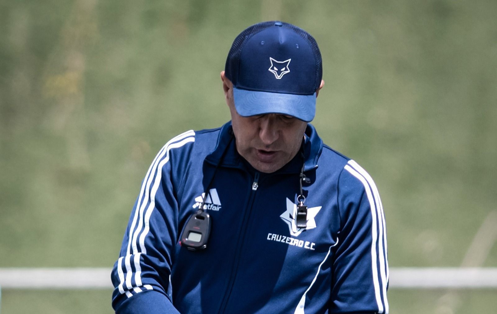 Como Leonardo Jardim pode substituir pilar defensivo do Cruzeiro contra Vasco